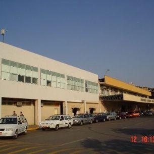 Obra Comercial - Aeroporto - Fachada Pele de Vidro com opo de abrir max-ar